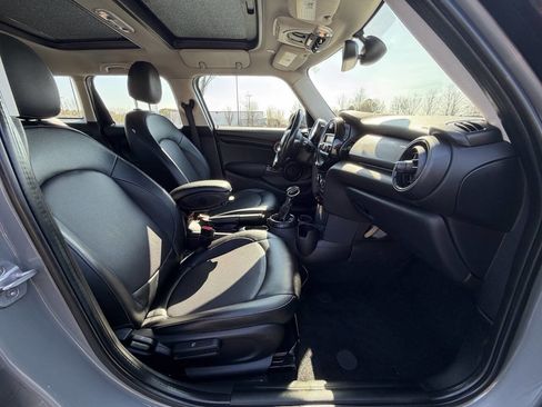 Used 2015 MINI Cooper 4-Door Hardtop image 17
