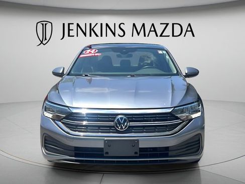 Used 2024 Volkswagen Jetta SE FWD image 3
