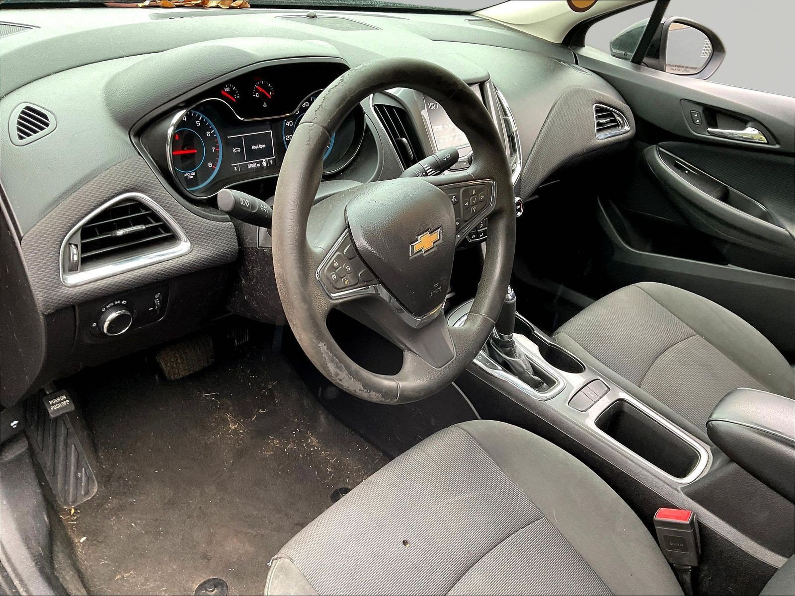 Used 2017 Chevrolet Cruze LT FWD image 18