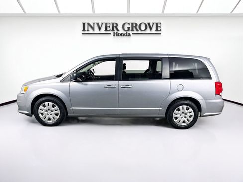 Used 2018 Dodge Grand Caravan SE w/ UConnect Hands-Free Group FWD image 8