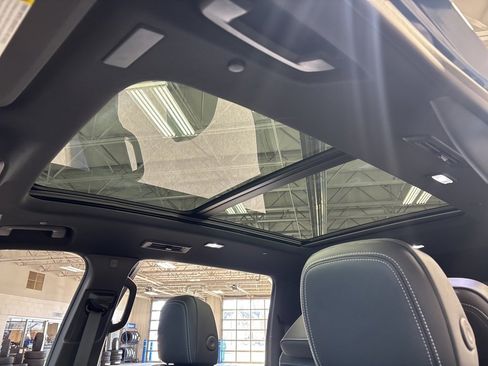 New 2026 Chevrolet Traverse LT w/ Sun and Wheel Package image 10