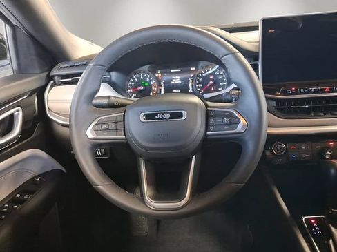 Used 2025 Jeep Compass Limited AWD/4WD image 12