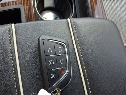 Used 2023 Cadillac Escalade Premium Luxury RWD image 15