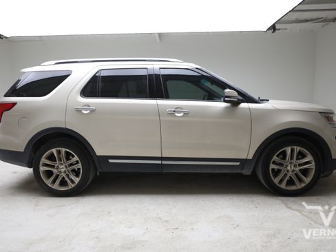 Used 2017 Ford Explorer Limited FWD image 5
