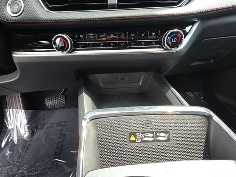 New 2026 Chevrolet Equinox RS w/ Convenience Package III FWD image 23