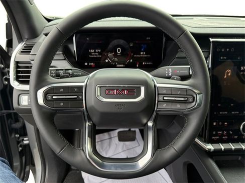 Used 2024 GMC Acadia Elevation image 12