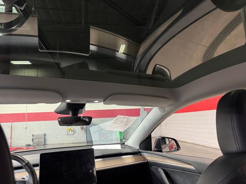 Used 2025 Tesla Model Y Long Range RWD image 29