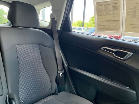 Used 2025 Kia Sportage LX image 36
