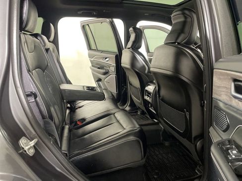 Used 2022 Jeep Grand Cherokee Overland w/ Luxury Tech Group IV AWD/4WD image 22