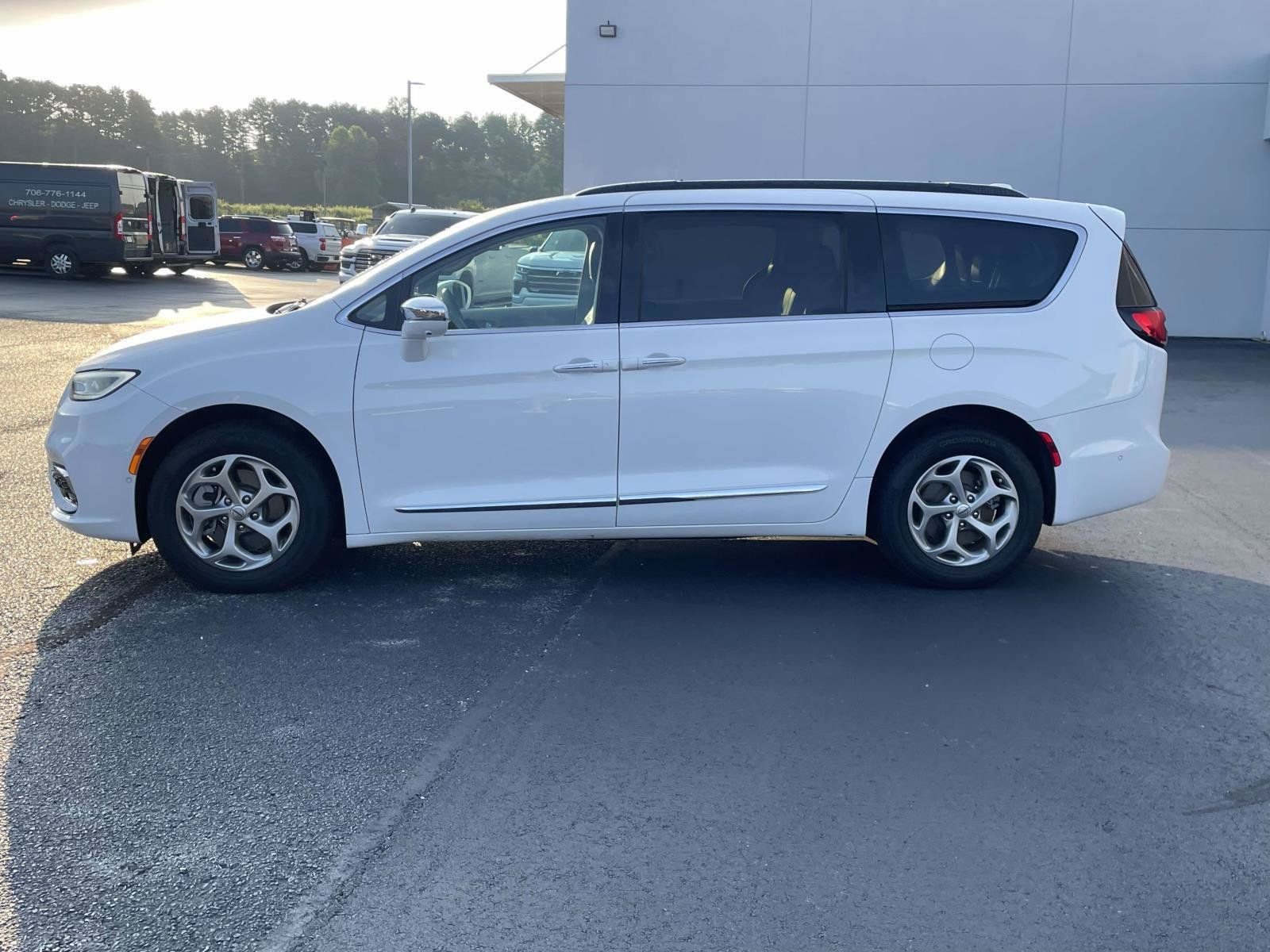 Certified 2022 Chrysler Pacifica Limited AWD/4WD image 10