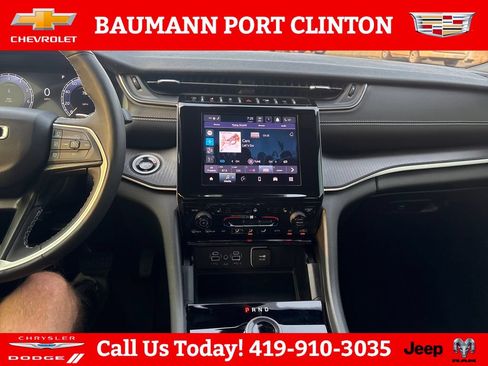 Used 2024 Jeep Grand Cherokee Altitude AWD/4WD image 17