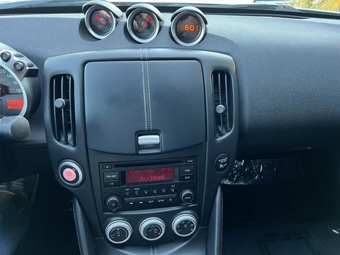 Used 2015 Nissan 370Z Coupe image 16