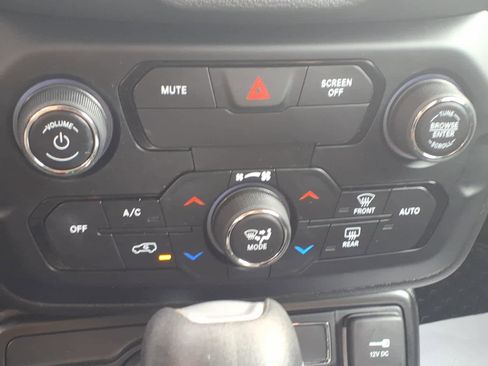 Used 2019 Jeep Renegade Altitude w/ Quick Order Package 2XM image 25