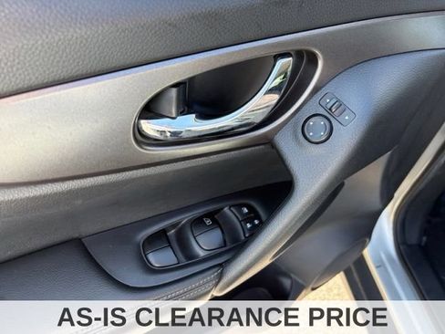 Used 2015 Nissan Rogue S AWD/4WD image 23