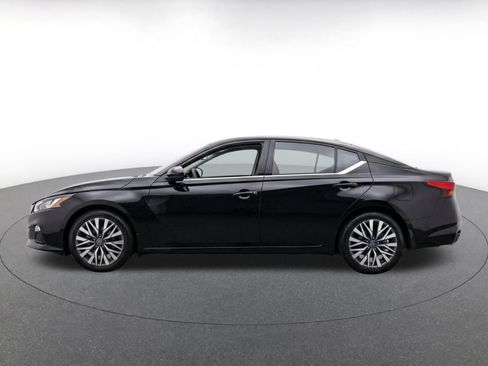Used 2025 Nissan Altima 2.5 SV FWD image 4