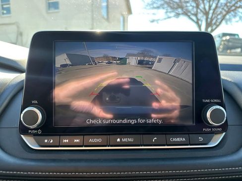 Used 2025 Nissan Rogue SV image 16