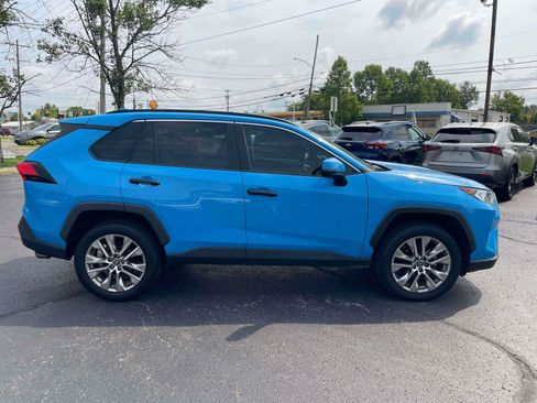 Used 2020 Toyota RAV4 XLE Premium FWD image 10