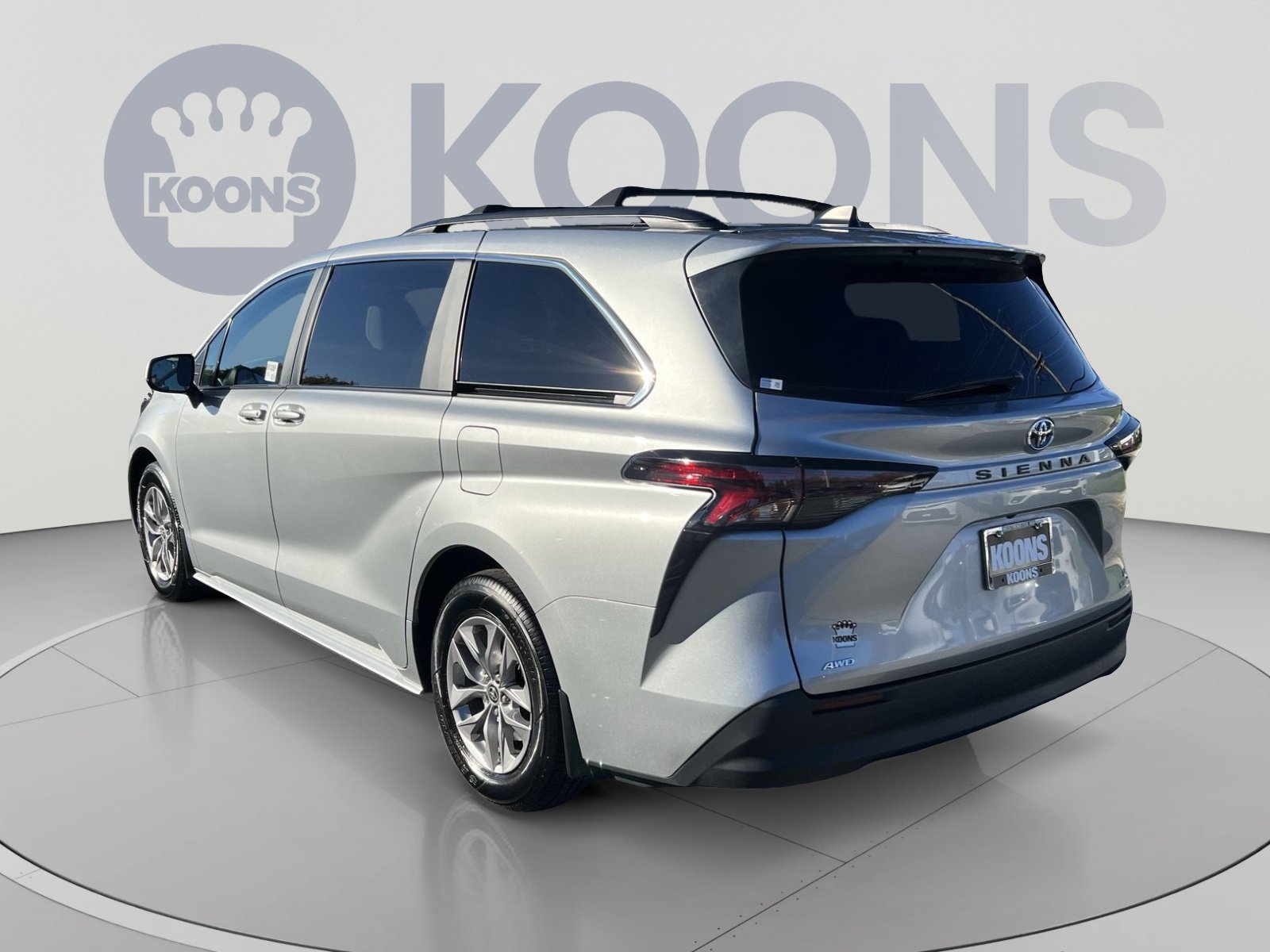 Used 2024 Toyota Sienna LE AWD/4WD image 4