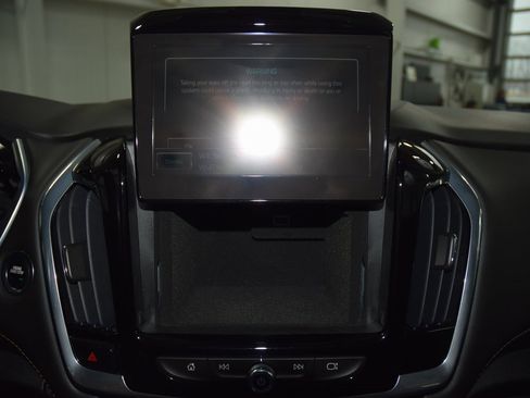 Used 2018 Chevrolet Traverse LT image 32