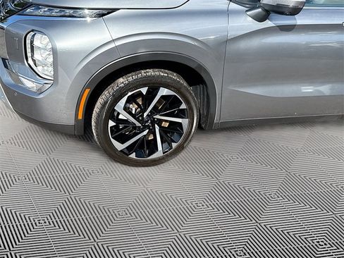 Used 2023 Mitsubishi Outlander SE image 35