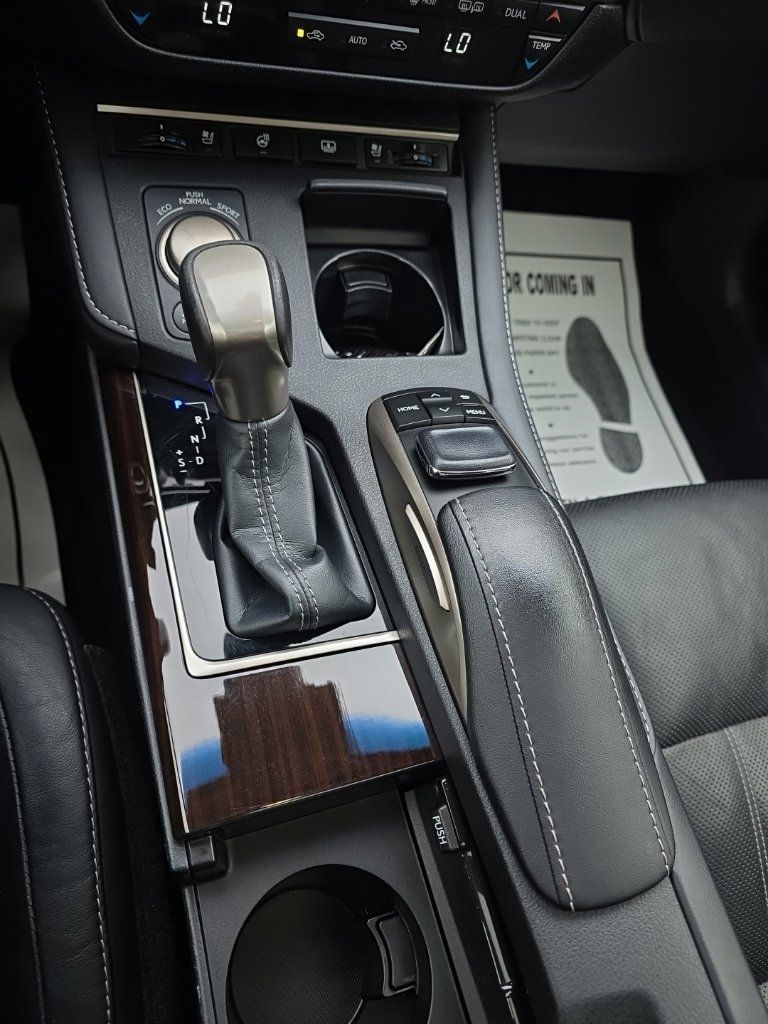 Used 2018 Lexus ES 300h FWD image 24