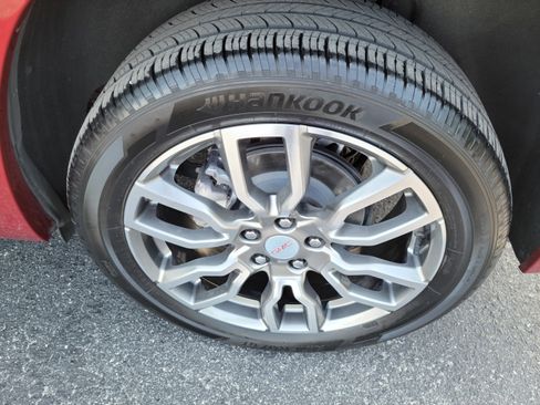 Used 2024 GMC Terrain Denali w/ Denali Premium Package AWD/4WD image 39