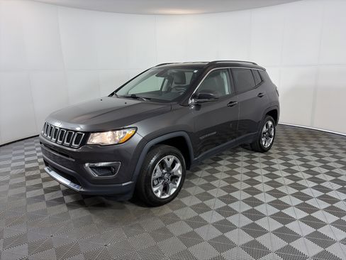 Used 2018 Jeep Compass Limited w/ Safety & Security Group image 3