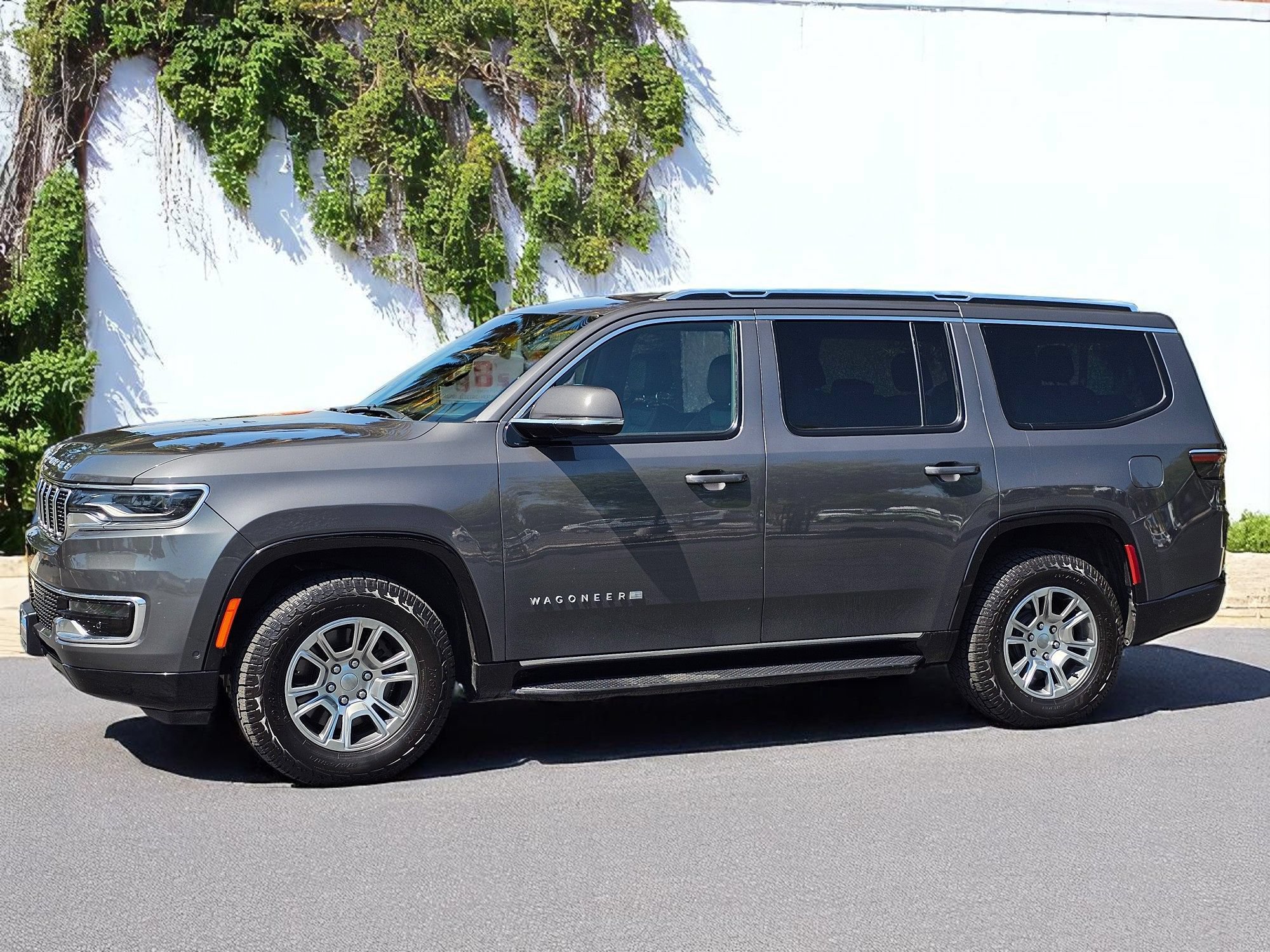 Used 2022 Jeep Wagoneer Series I AWD/4WD image 9