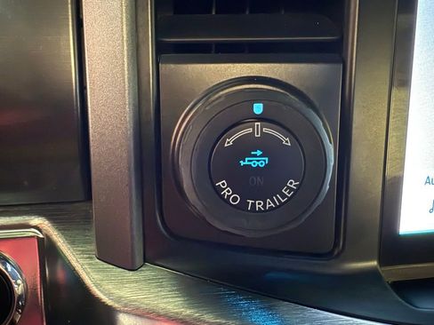 Used 2022 Ford F150 Lariat w/ Equipment Group 502A High image 31