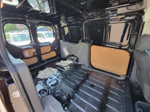 Used 2022 Ford Transit Connect XL image 17