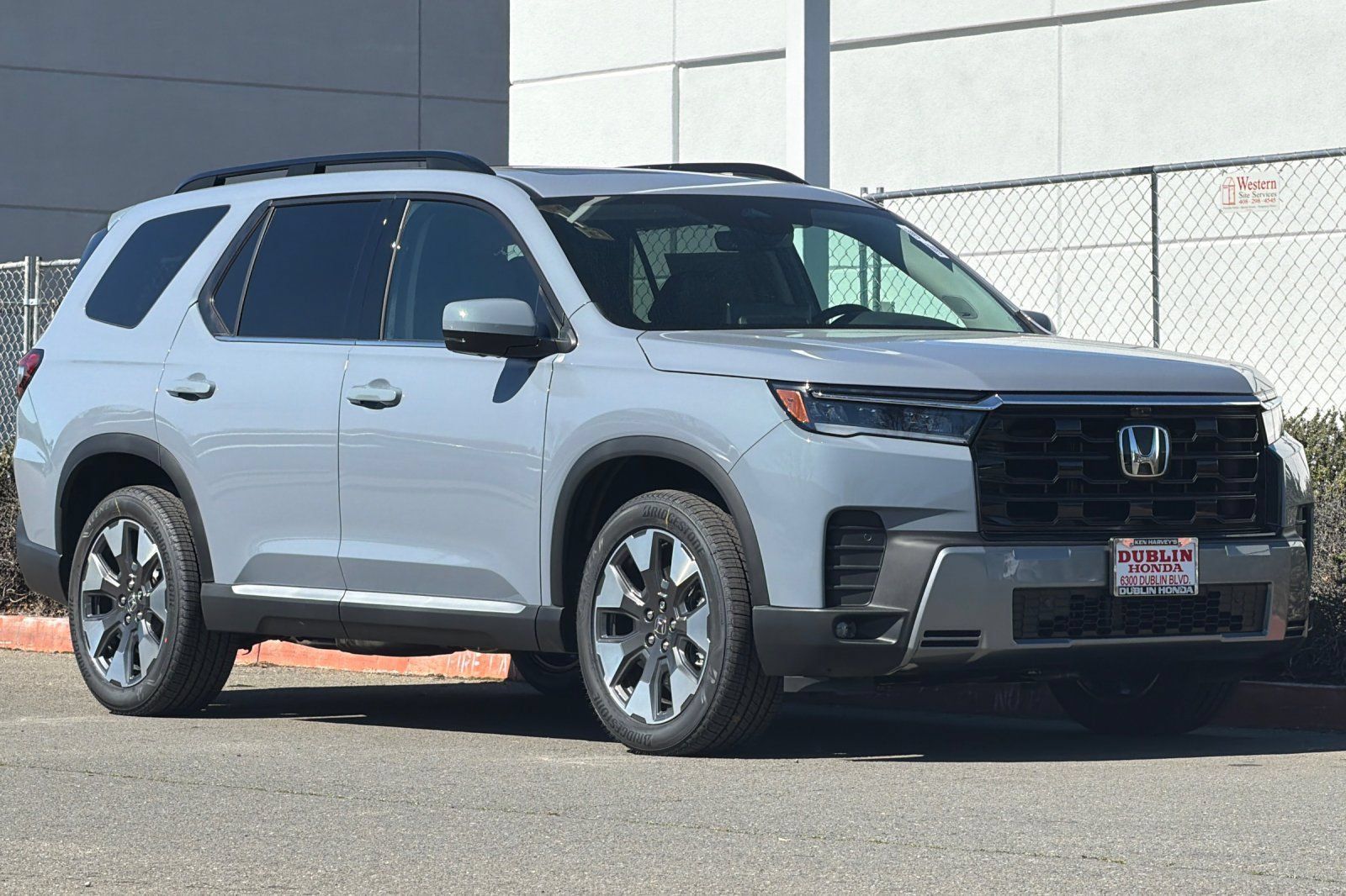 New 2026 Honda Pilot Touring image 2