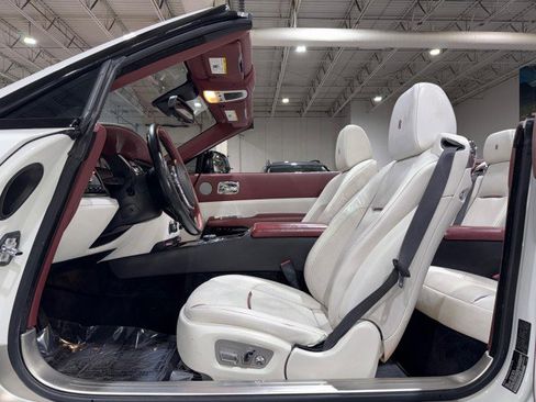 Used 2017 Rolls-Royce Dawn image 8