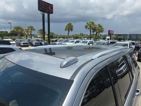 Used 2025 GMC Yukon Denali Ultimate AWD/4WD image 6