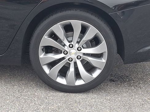 Used 2017 Chevrolet Malibu Premier w/ Premier Sun and Wheel Package image 8