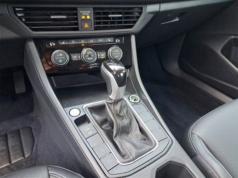 Certified 2022 Volkswagen Jetta SE image 22