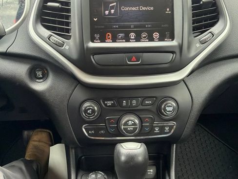 Used 2016 Jeep Cherokee Trailhawk w/ Leather Interior Group AWD/4WD image 14
