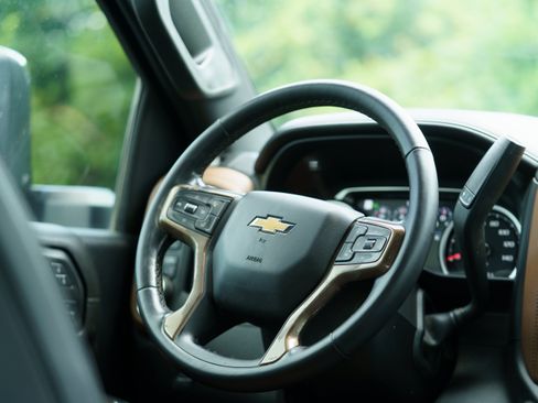 Used 2021 Chevrolet Silverado 2500 High Country w/ Z71 Off-Road Package AWD/4WD image 16