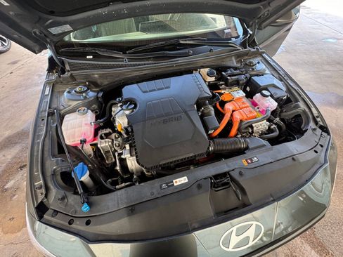 Used 2025 Hyundai Elantra Limited image 32