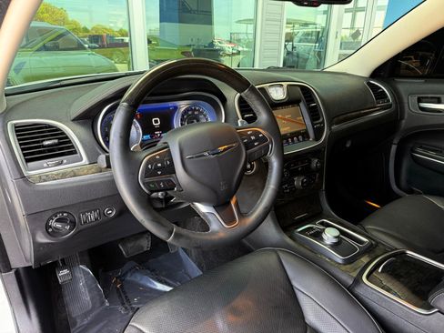 Used 2015 Chrysler 300 C w/ Harman/Kardon Audio Group RWD image 19
