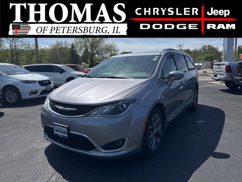 Used 2019 Chrysler Pacifica Limited FWD image 3