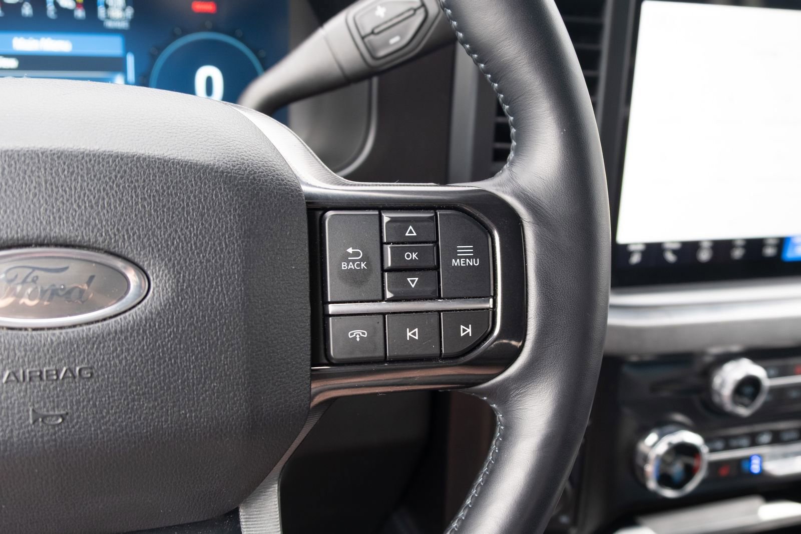 Used 2025 Ford F350 Platinum w/ FX4 Off-Road Package AWD/4WD image 8
