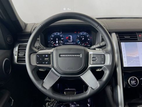 Used 2025 Land Rover Discovery Metropolitan Edition AWD/4WD image 11