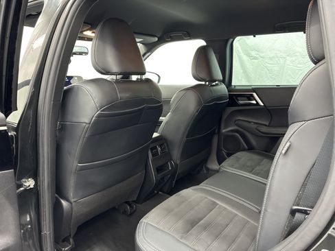 Used 2023 Mitsubishi Outlander SE Black Edition AWD/4WD image 11