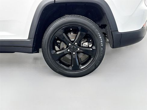 Used 2023 Jeep Grand Cherokee Limited w/ Black Appearance Package AWD/4WD image 35
