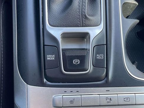 Used 2022 Kia Carnival LX image 30