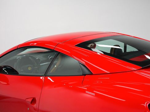 Used 2019 Ferrari Portofino image 46