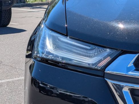 Used 2023 Chevrolet Traverse LT image 9