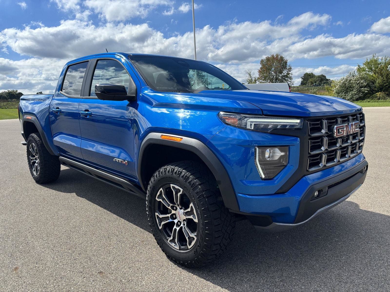 Used 2023 GMC Canyon AT4 w/ AT4 Premium Package AWD/4WD image 9