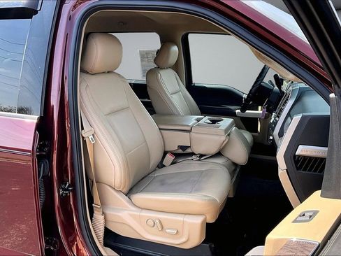 Used 2017 Ford F250 Lariat w/ Chrome Package image 26