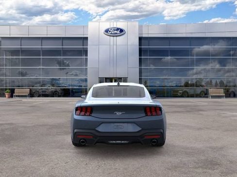 Used 2025 Ford Mustang Coupe RWD image 5